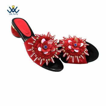 2022 Тапочки с открытым носком Красного цвета, высококачественные Удобные туфли на каблуке в лаконичном стиле, обувь нового дизайна для офисных дам в платье 13